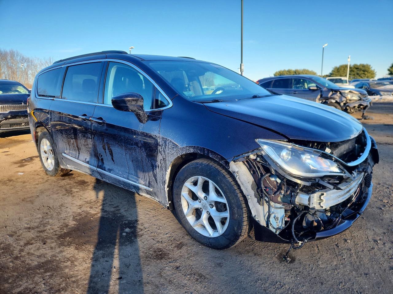 2017 Chrysler Pacifica Touring L - Image 4