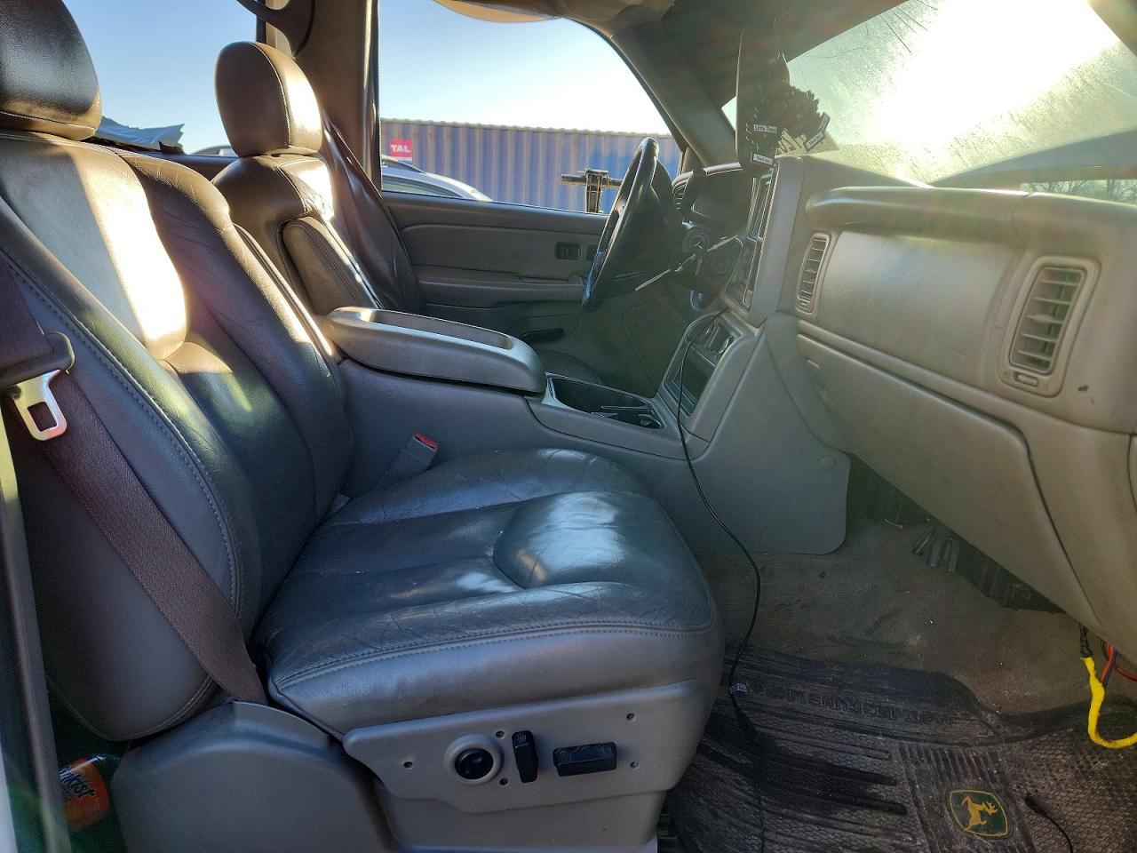 2004 Chevrolet Silverado C2500 Heavy Duty - Image 7