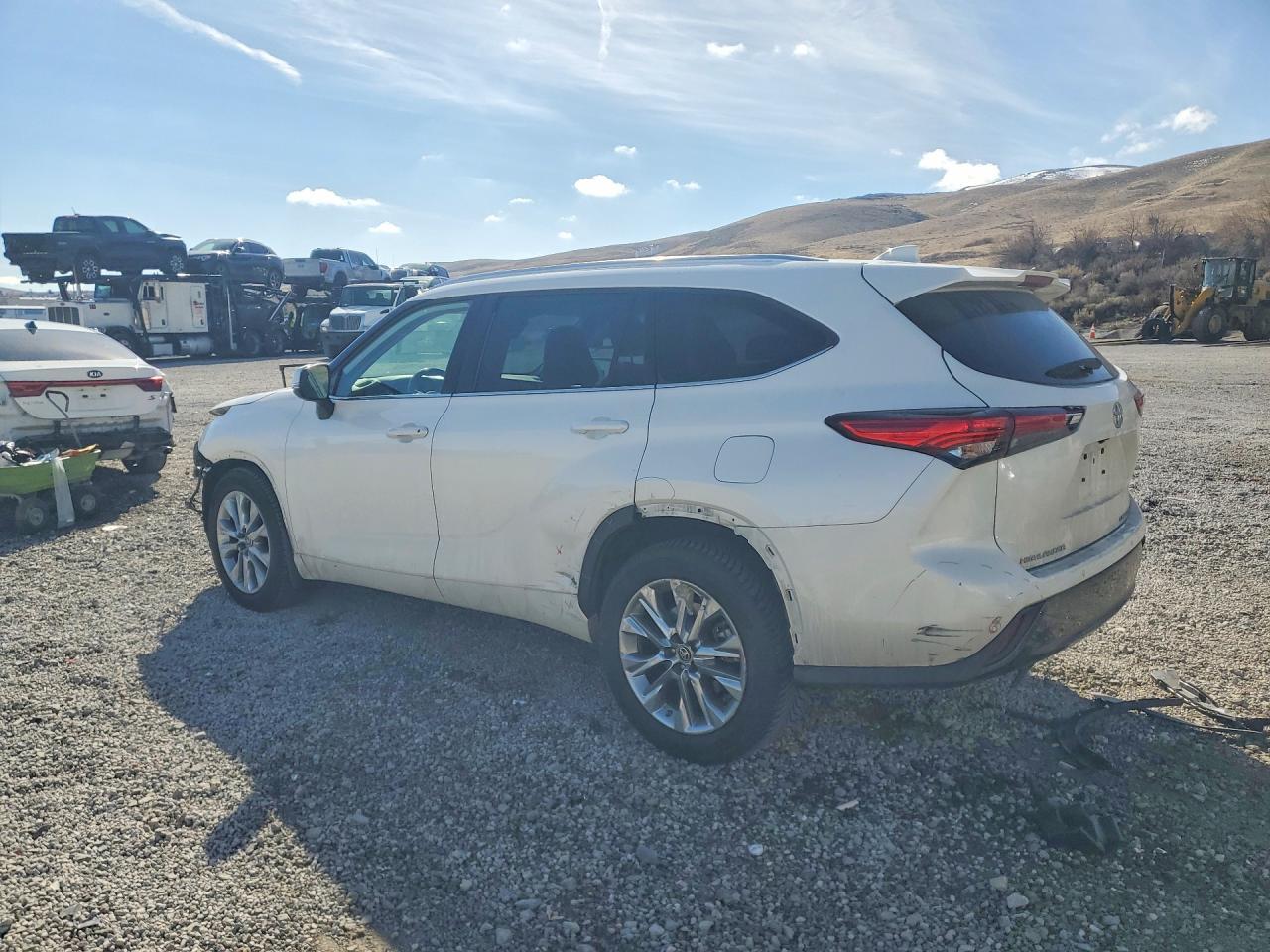 2020 Toyota Highlander Limited - Image 2