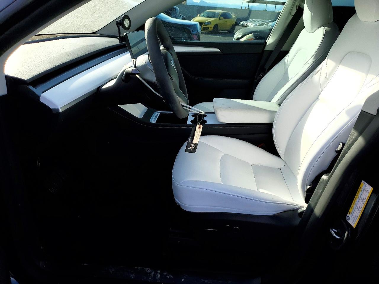 2025 Tesla Model Y - Image 7