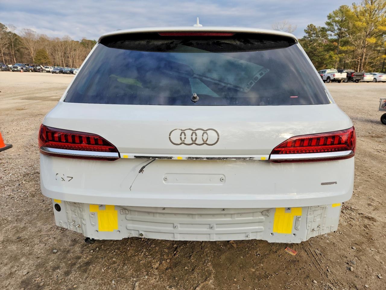 2023 Audi Q7 Premium Plus - Image 6