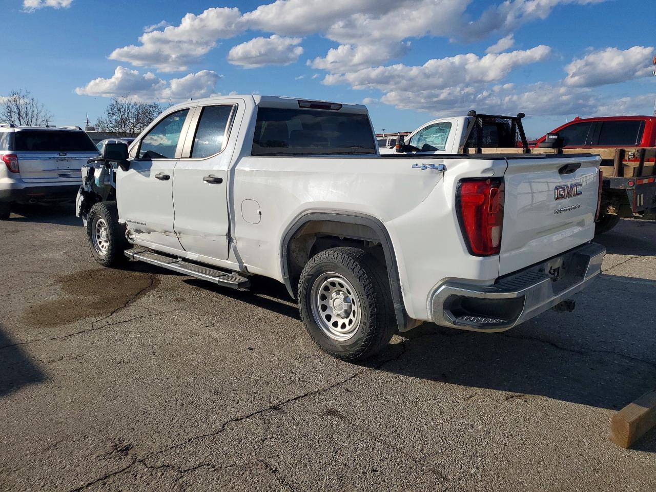 2024 GMC Sierra K1500 - Image 2