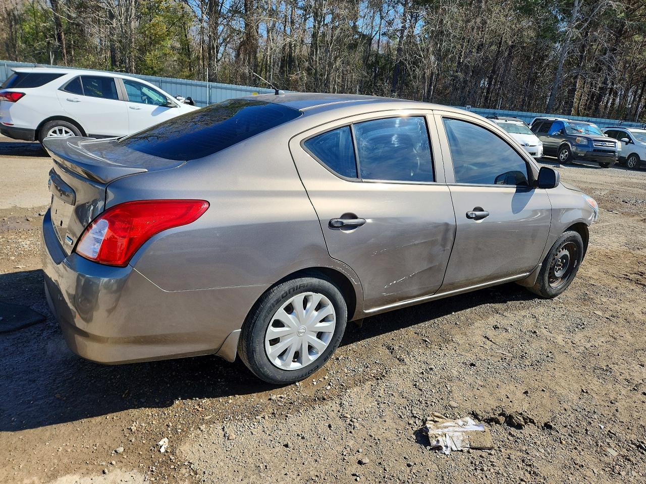 2015 Nissan Versa 1.6 S Plus - Image 3