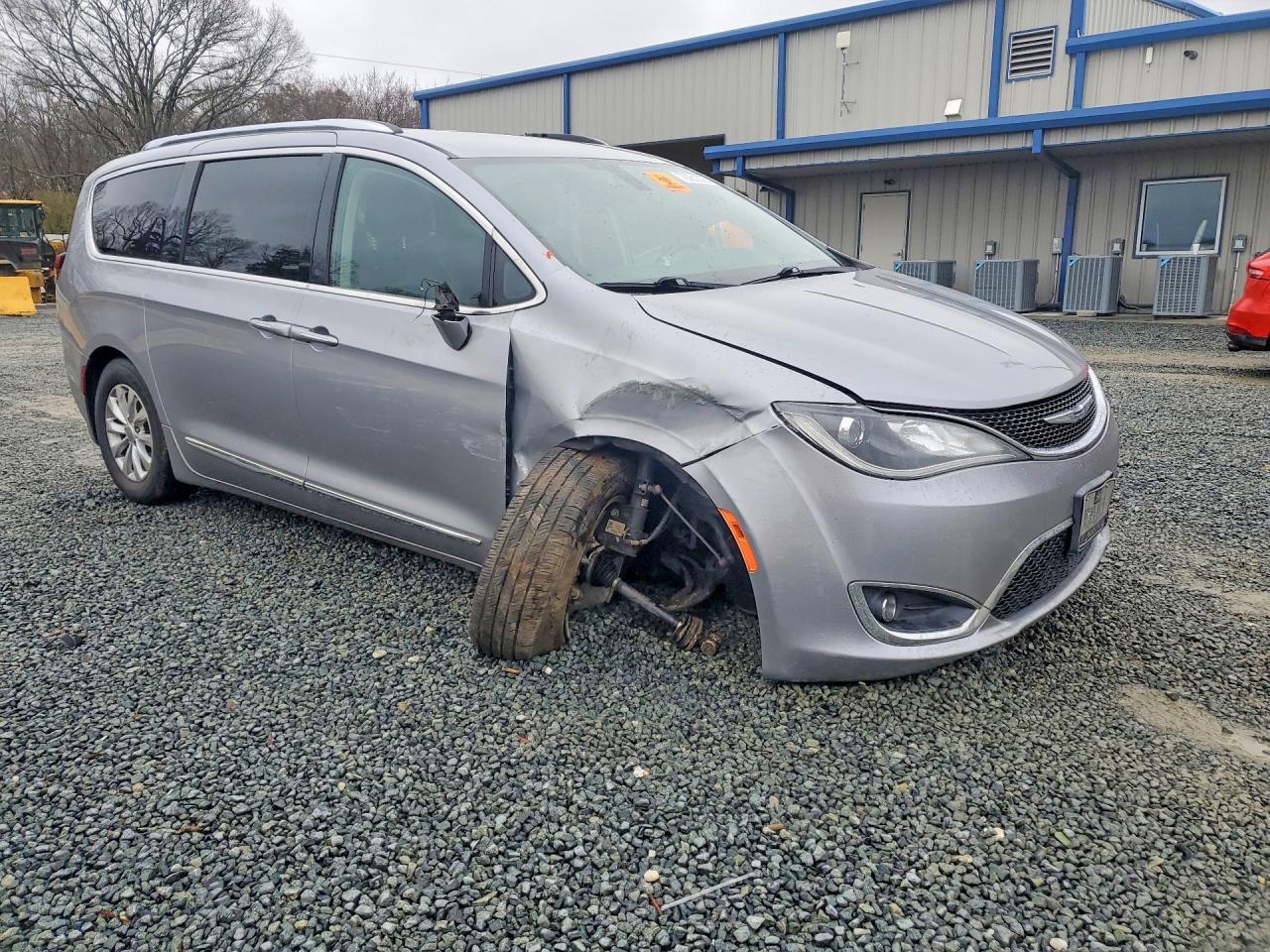2018 Chrysler Pacifica Touring L - Image 4