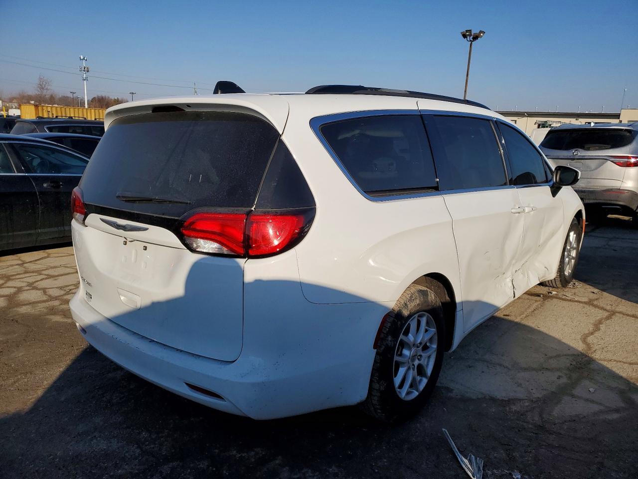 2021 Chrysler Voyager Lxi - Фото 3