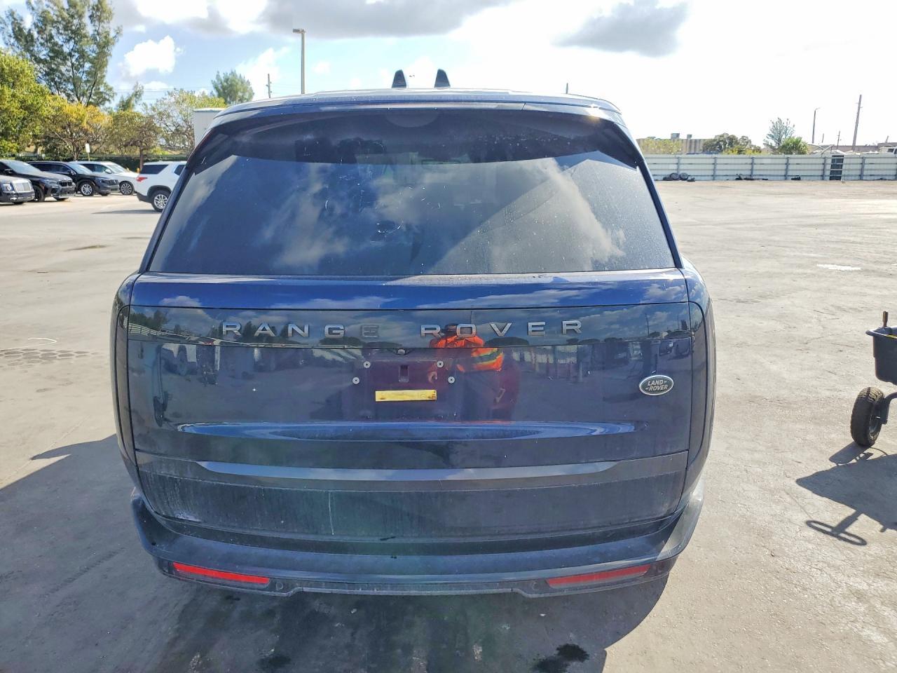 2023 Land Rover Range Rover Se - Image 6