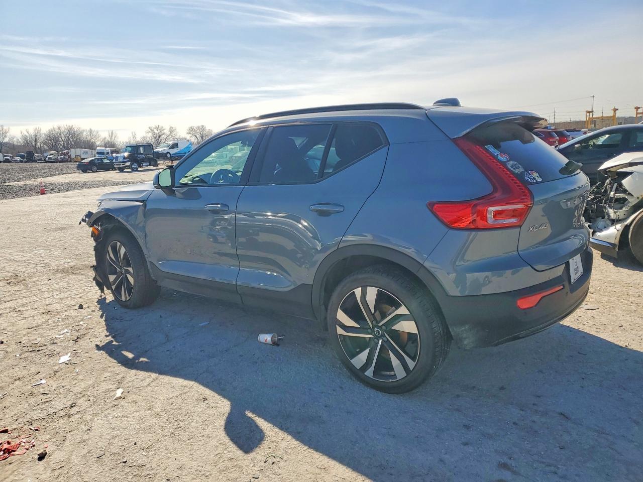 2023 Volvo Xc40 Plus - Фото 2