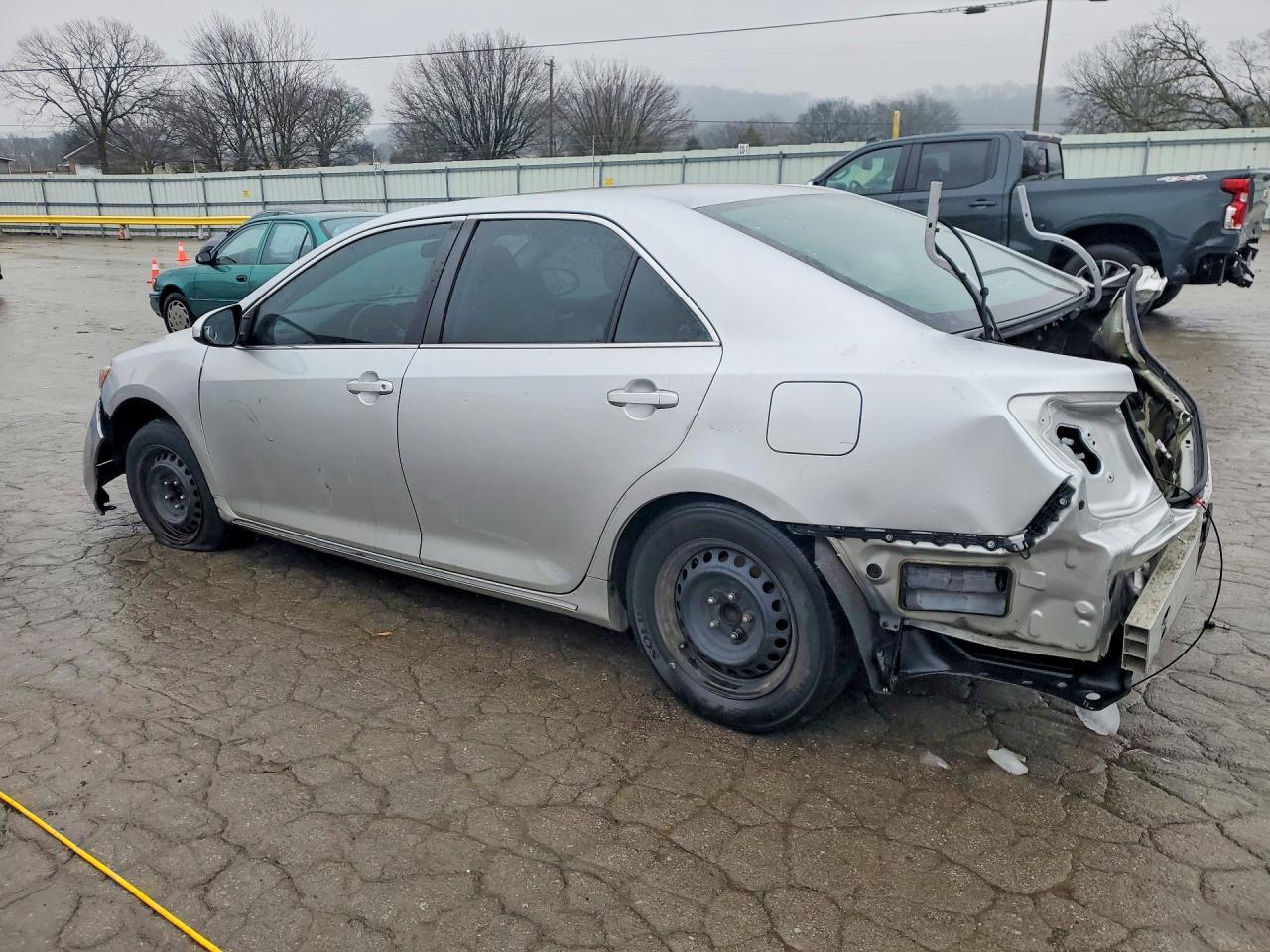 2012 Toyota Camry Base - Фото 2