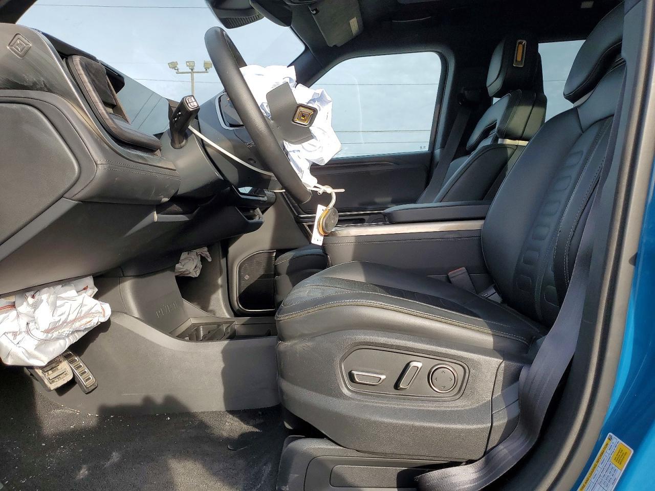 2023 Rivian R1S Adventure - Фото 7