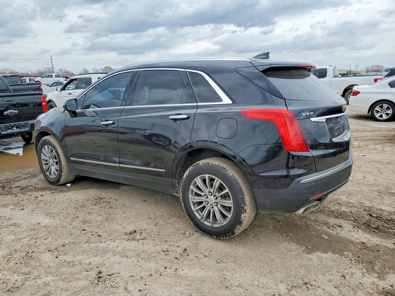 2018 Cadillac Xt5 Luxury - Image 2