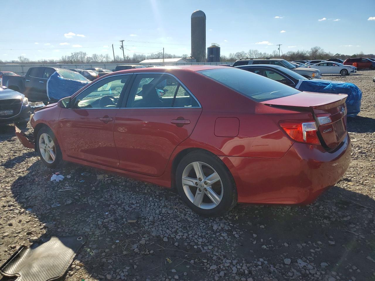 2013 Toyota Camry L - Фото 2