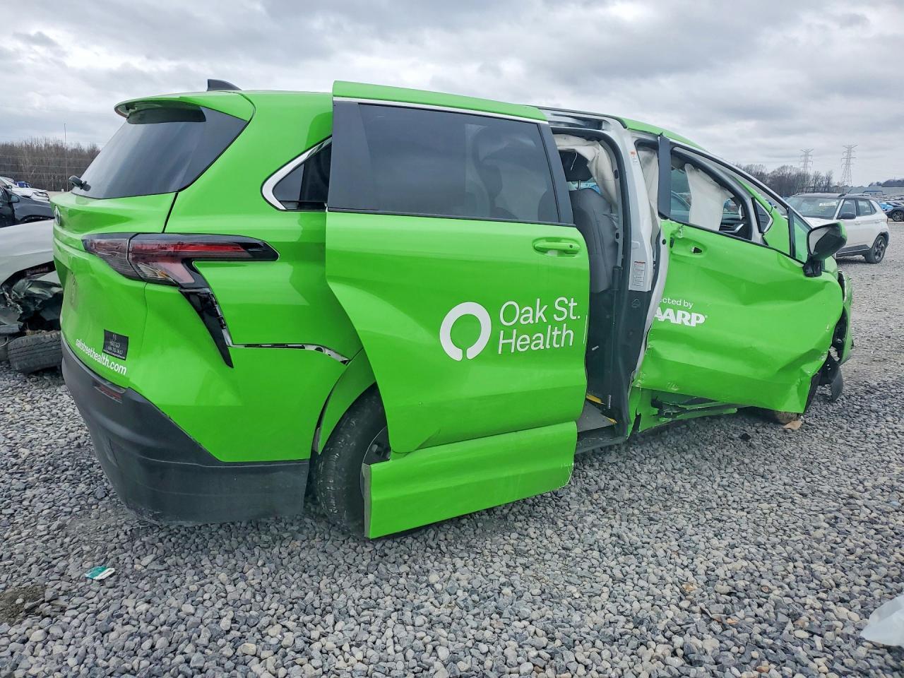 2024 Toyota Sienna - Image 3