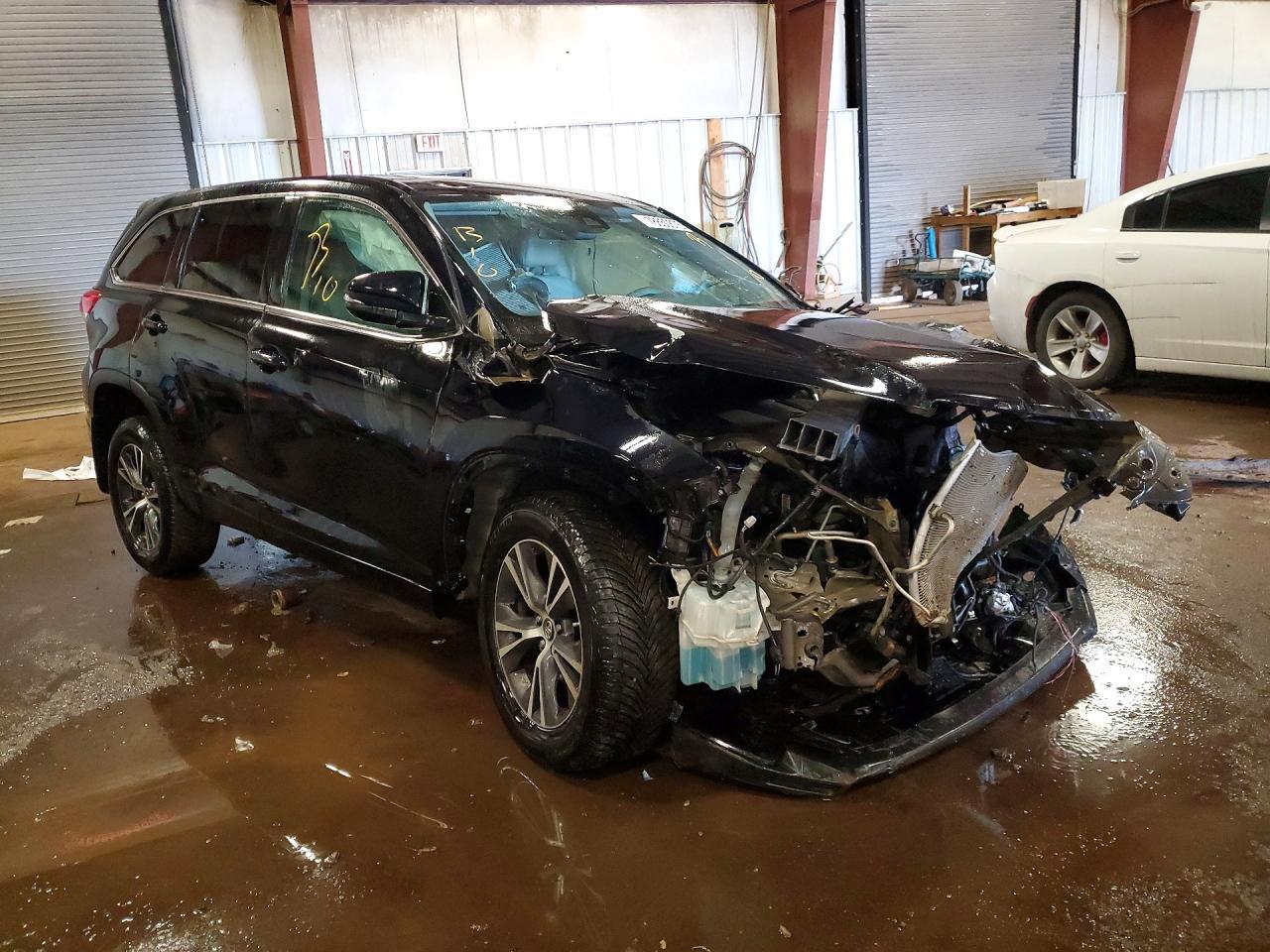 2018 Toyota Highlander Le Plus - Image 4