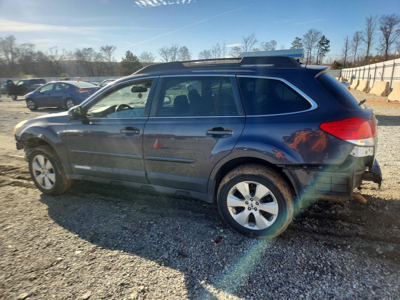 2011 Subaru Outback 2.5I Limited - Image 2