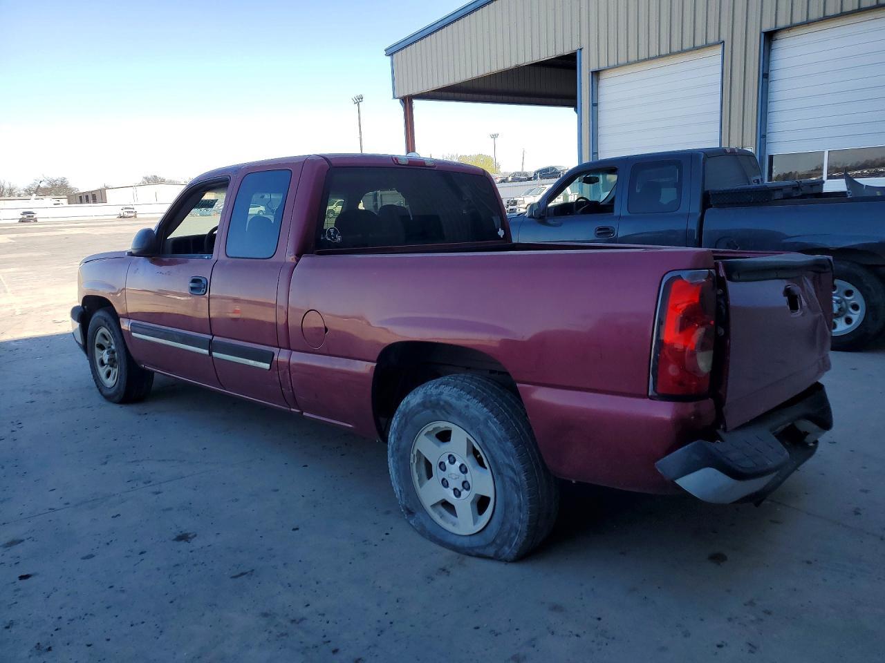 2005 Chevrolet Silverado C1500 - Image 2