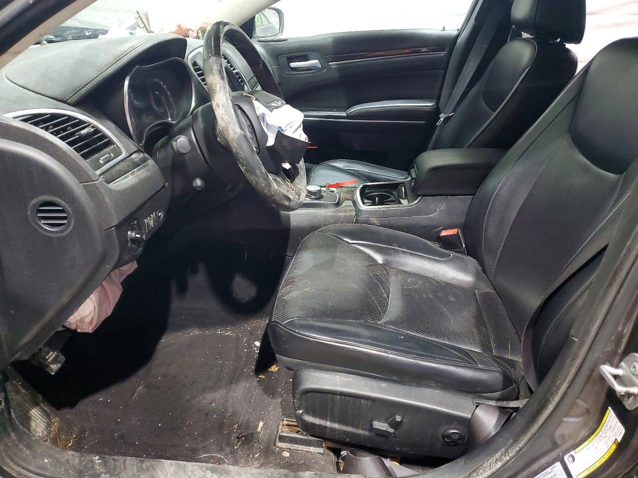 2017 Chrysler 300C - Image 7