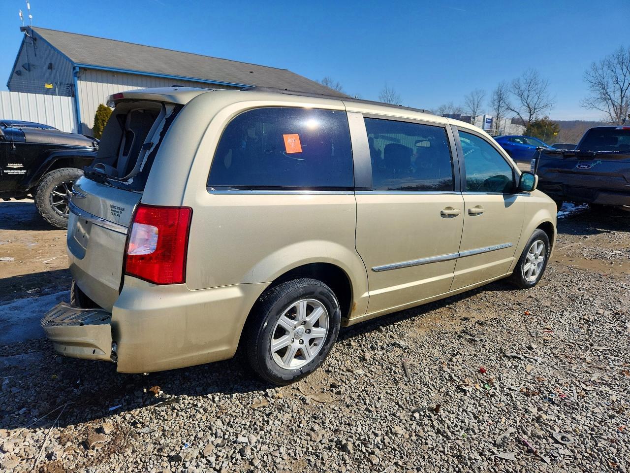 2011 Chrysler Town & Country Touring - Image 3
