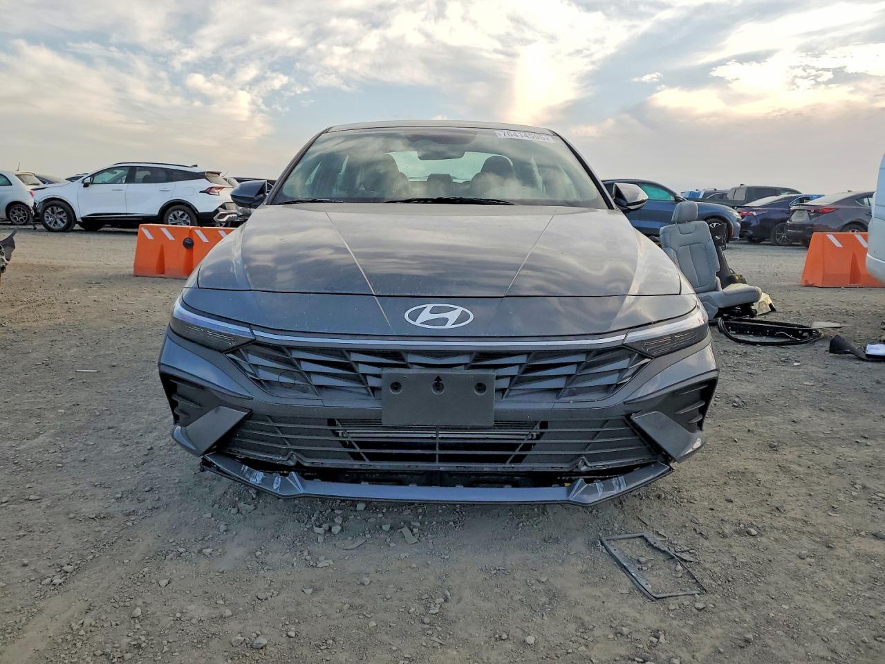 2025 Hyundai Elantra Se - Image 5