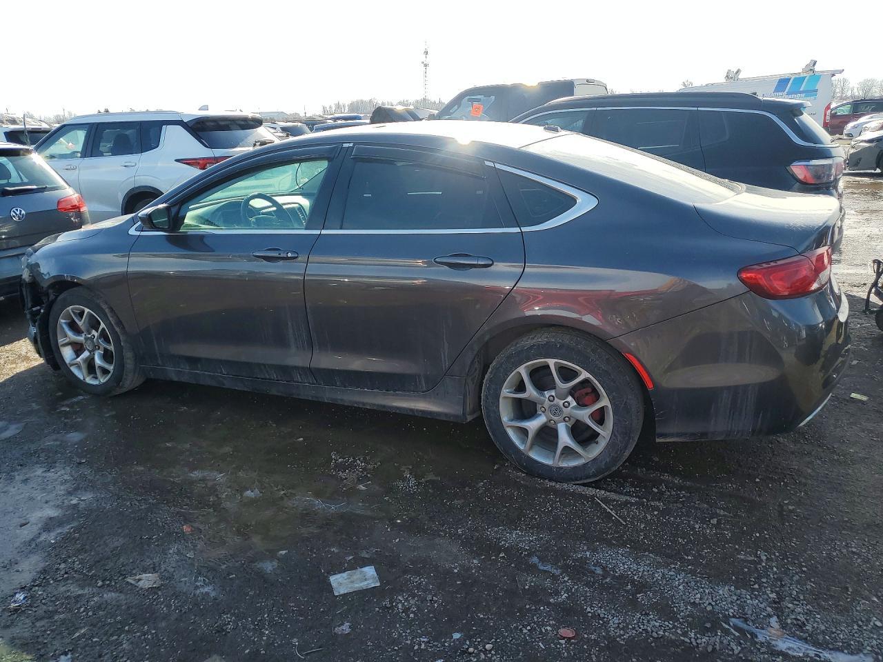 2016 Chrysler 200 Limited - Фото 2