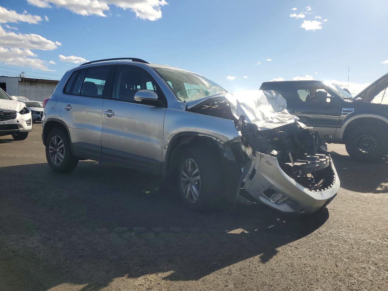 2017 Volkswagen Tiguan S - Фото 4
