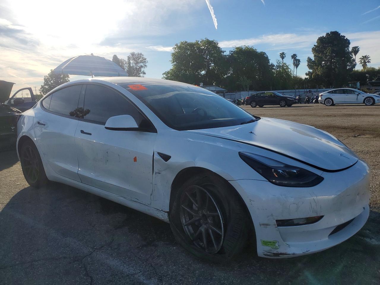 2023 Tesl Model 3 - Image 4