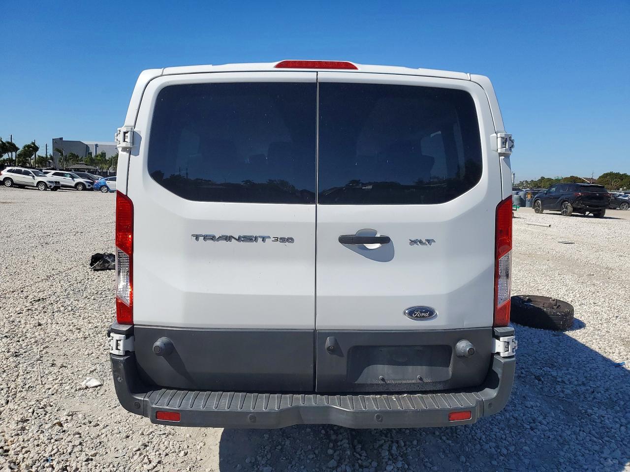 2015 Ford Transit Wagon T-350 - Фото 6