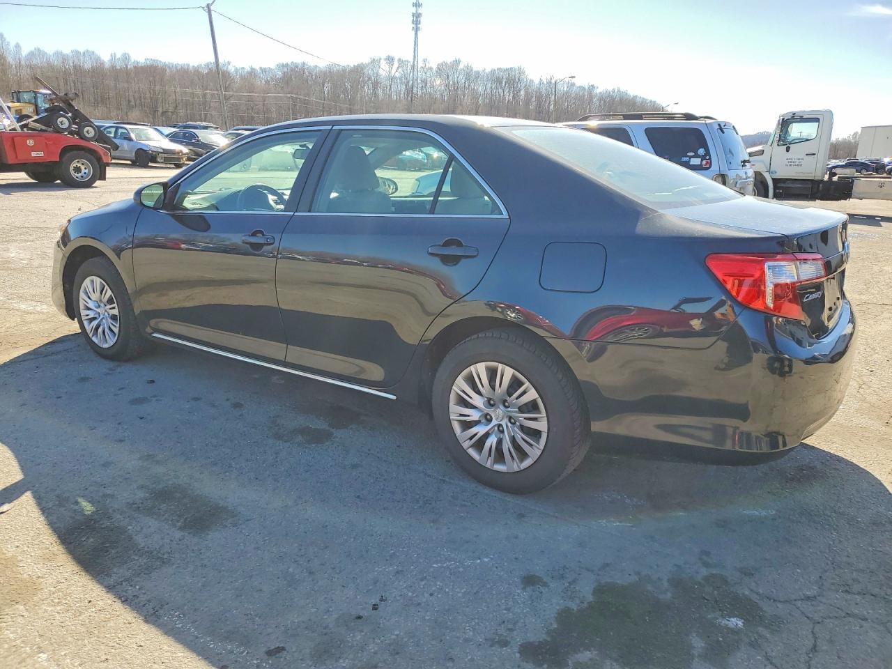 2014 Toyota Camry L - Фото 2