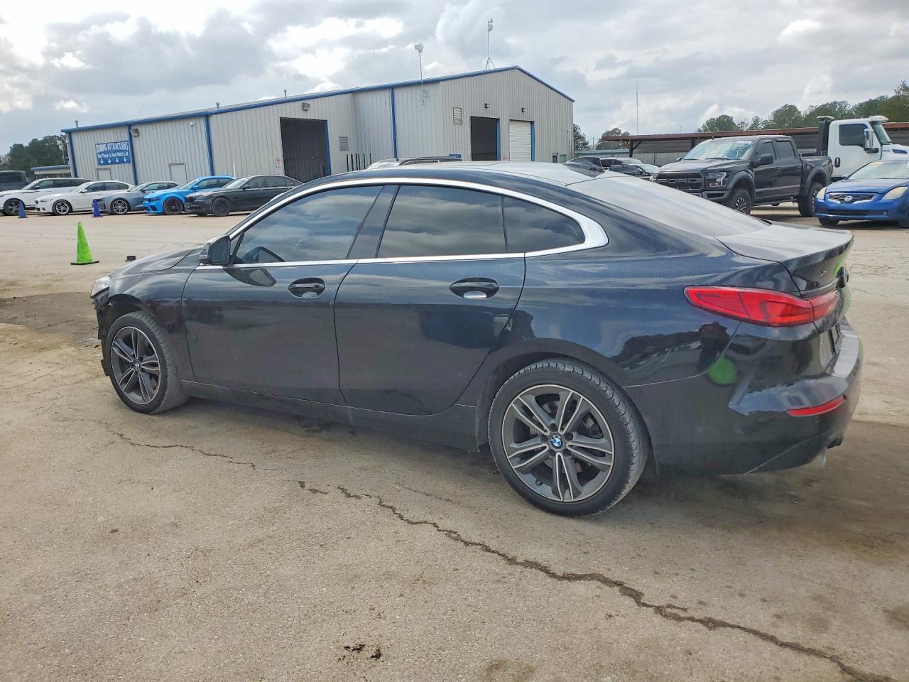 2021 BMW 228Xi - Фото 2