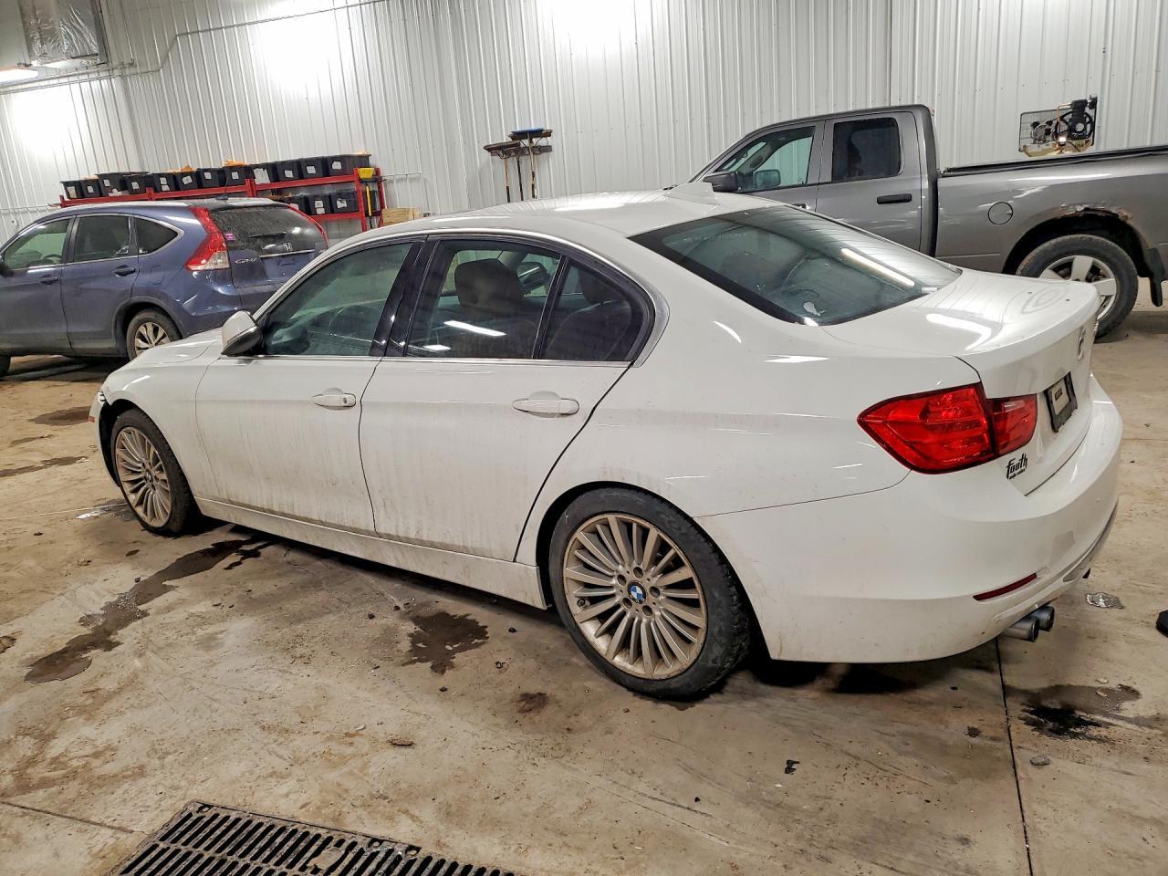 2013 BMW 328 I - Фото 2