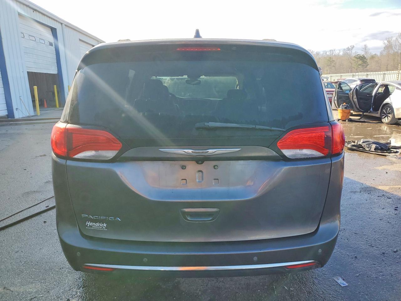2017 Chrysler Pacifica Touring L - Фото 6