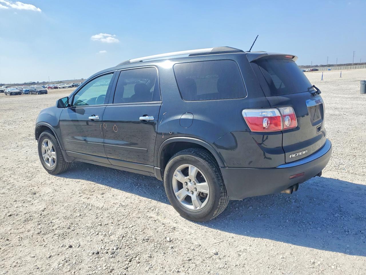 2011 GMC Acadia Sle - Image 2