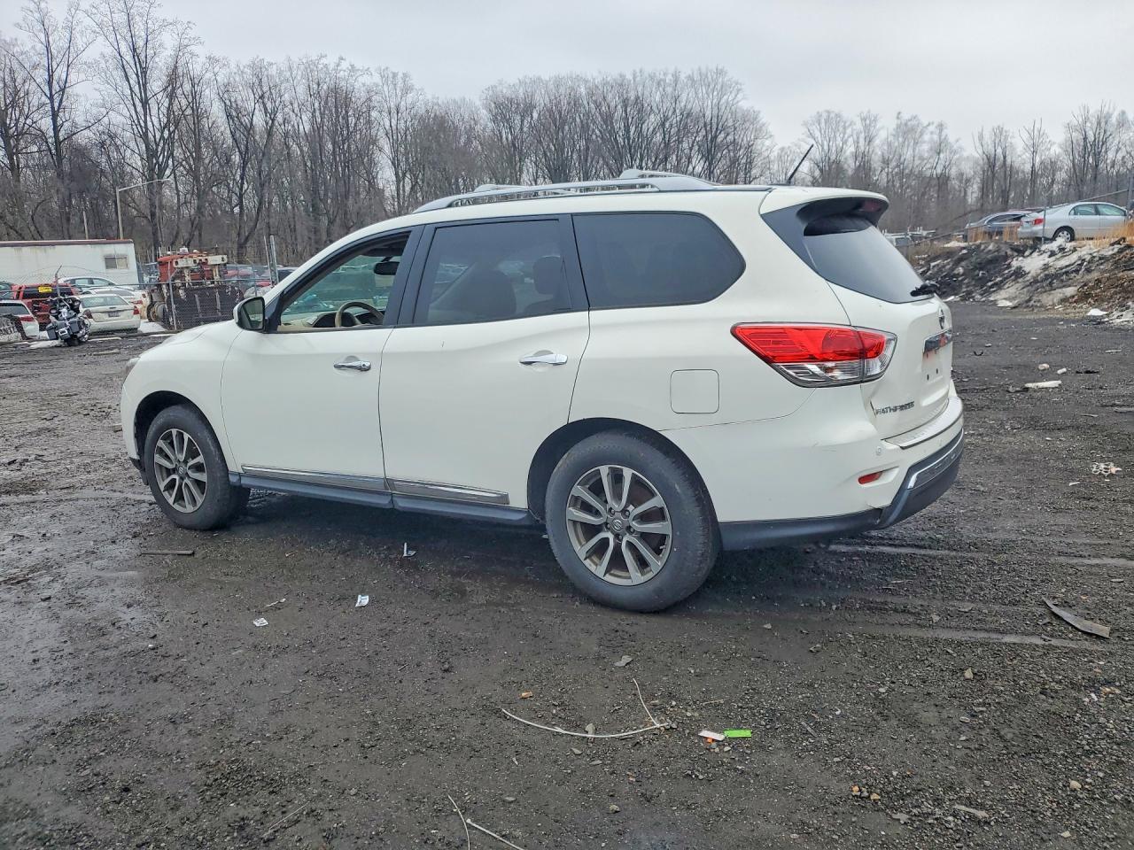 2013 Nissan Pathfinder S - Фото 2