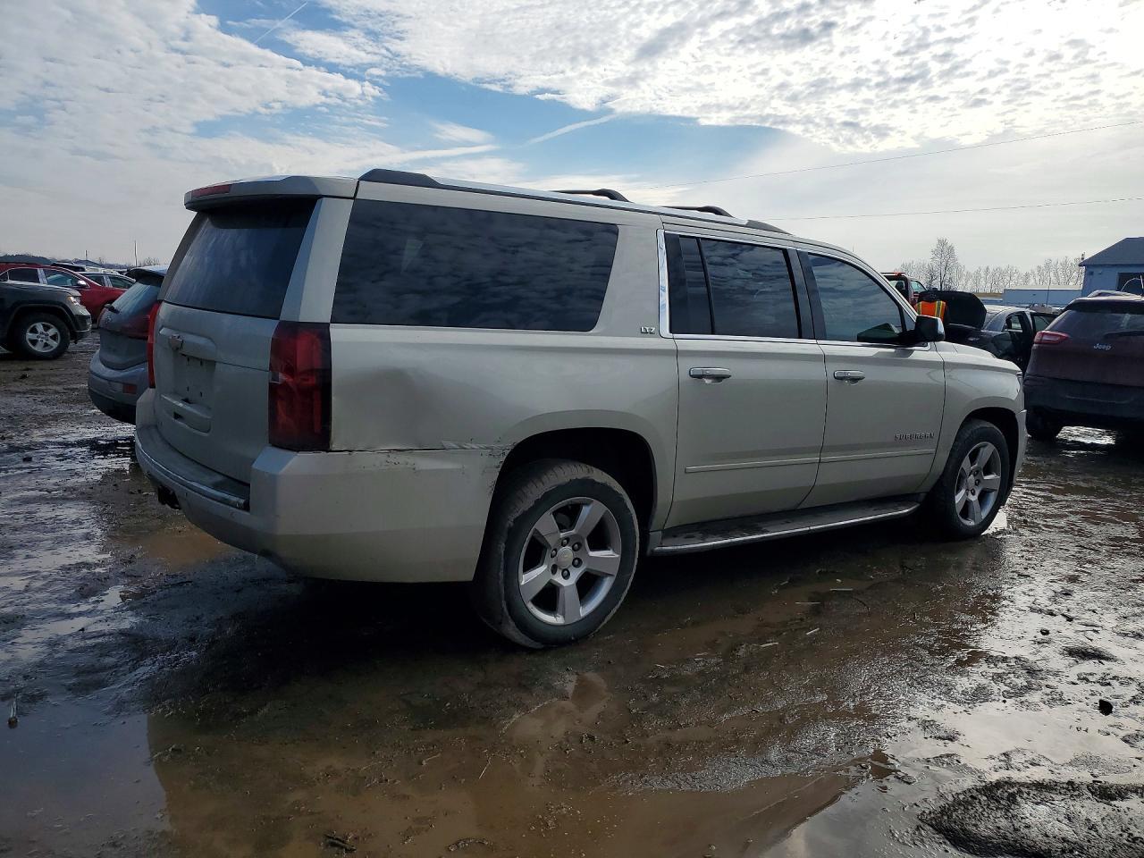 2015 Chevrolet Suburban K1500 Ltz - Фото 3