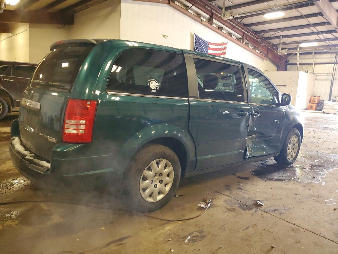 2009 Chrysler Town & Country Lx - Image 3
