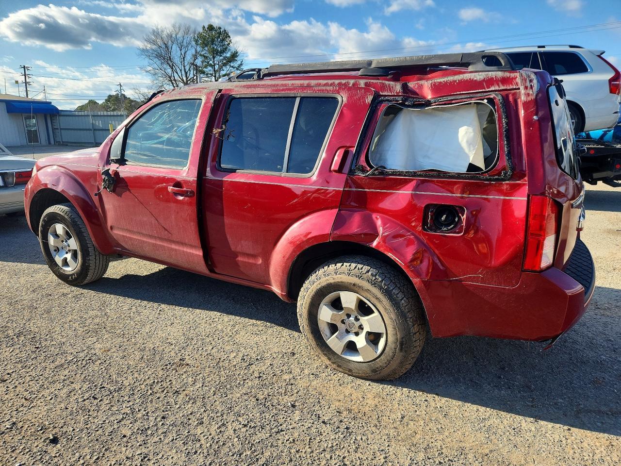2011 Nissan Pathfinder S - Image 2