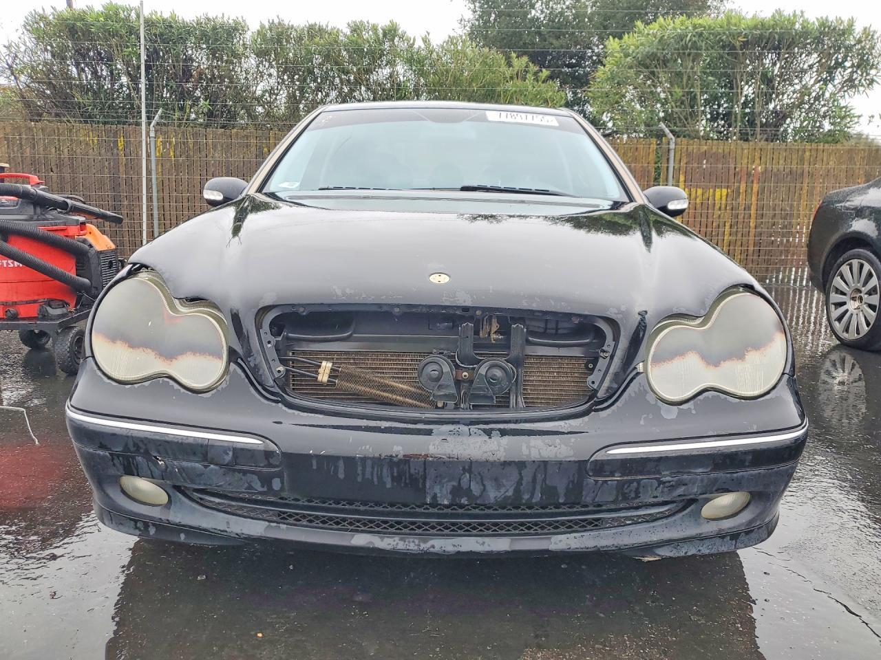 2004 Mercedes-Benz C 230K Sport Sedan - Фото 5