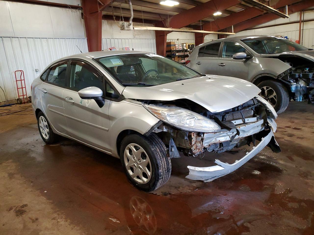 2012 Ford Fiesta Se - Фото 4