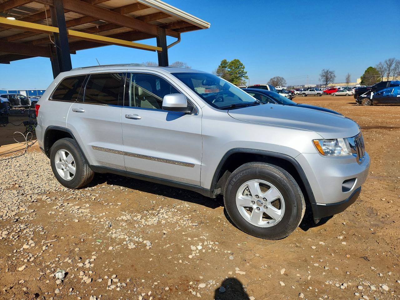 2012 Jeep Grand Cherokee Laredo - Image 4