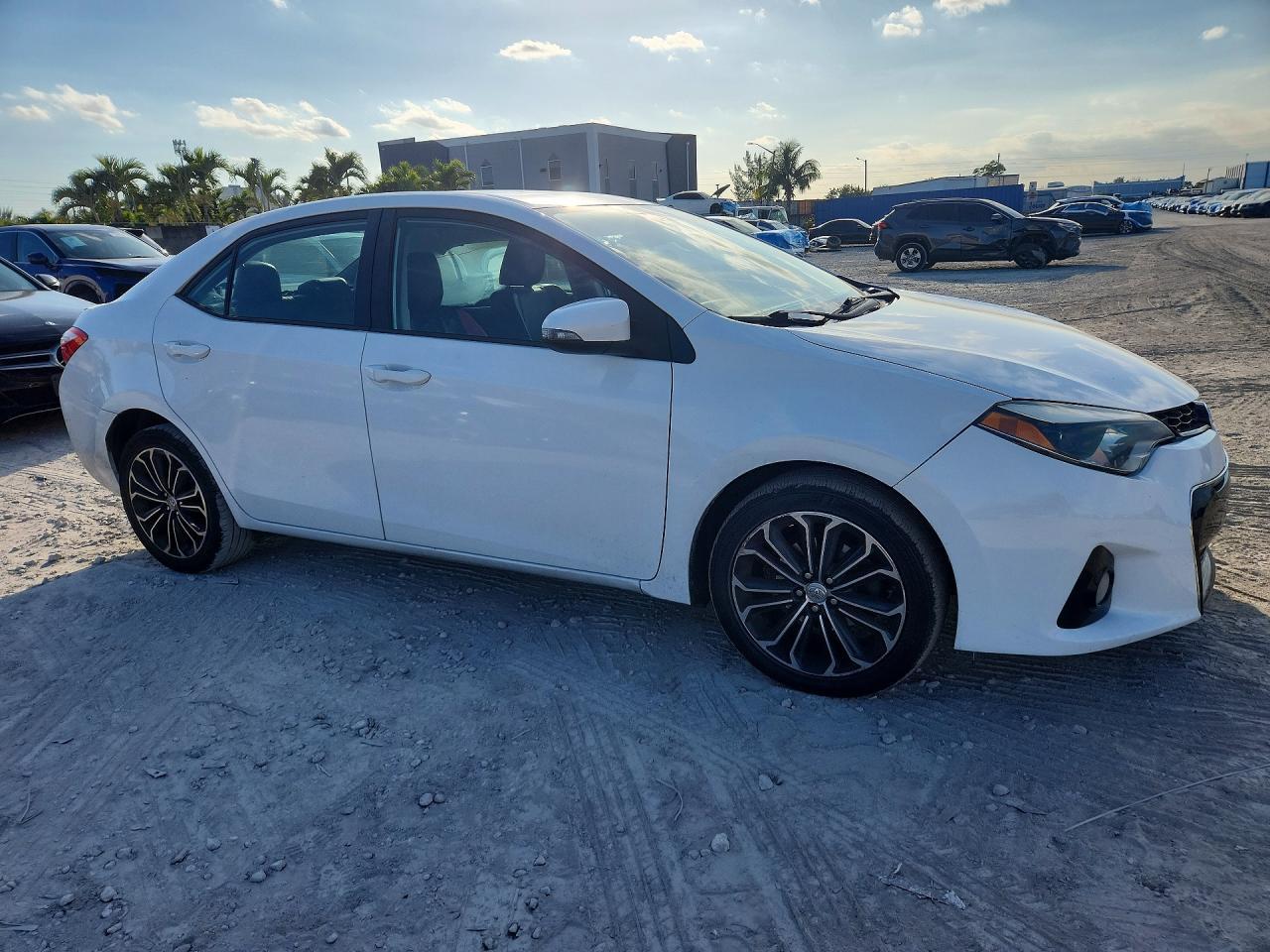 2015 Toyota Corolla L - Фото 4
