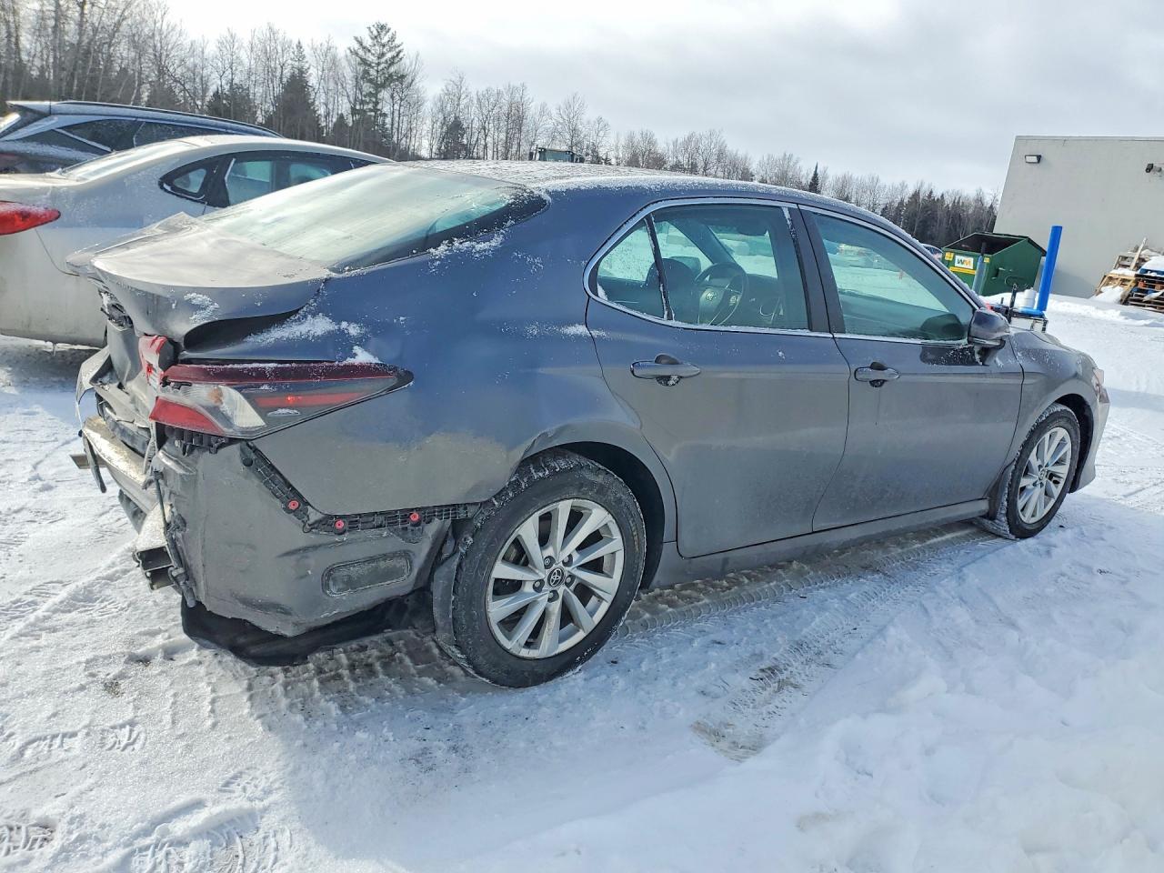 2023 Toyota Camry Le - Фото 3