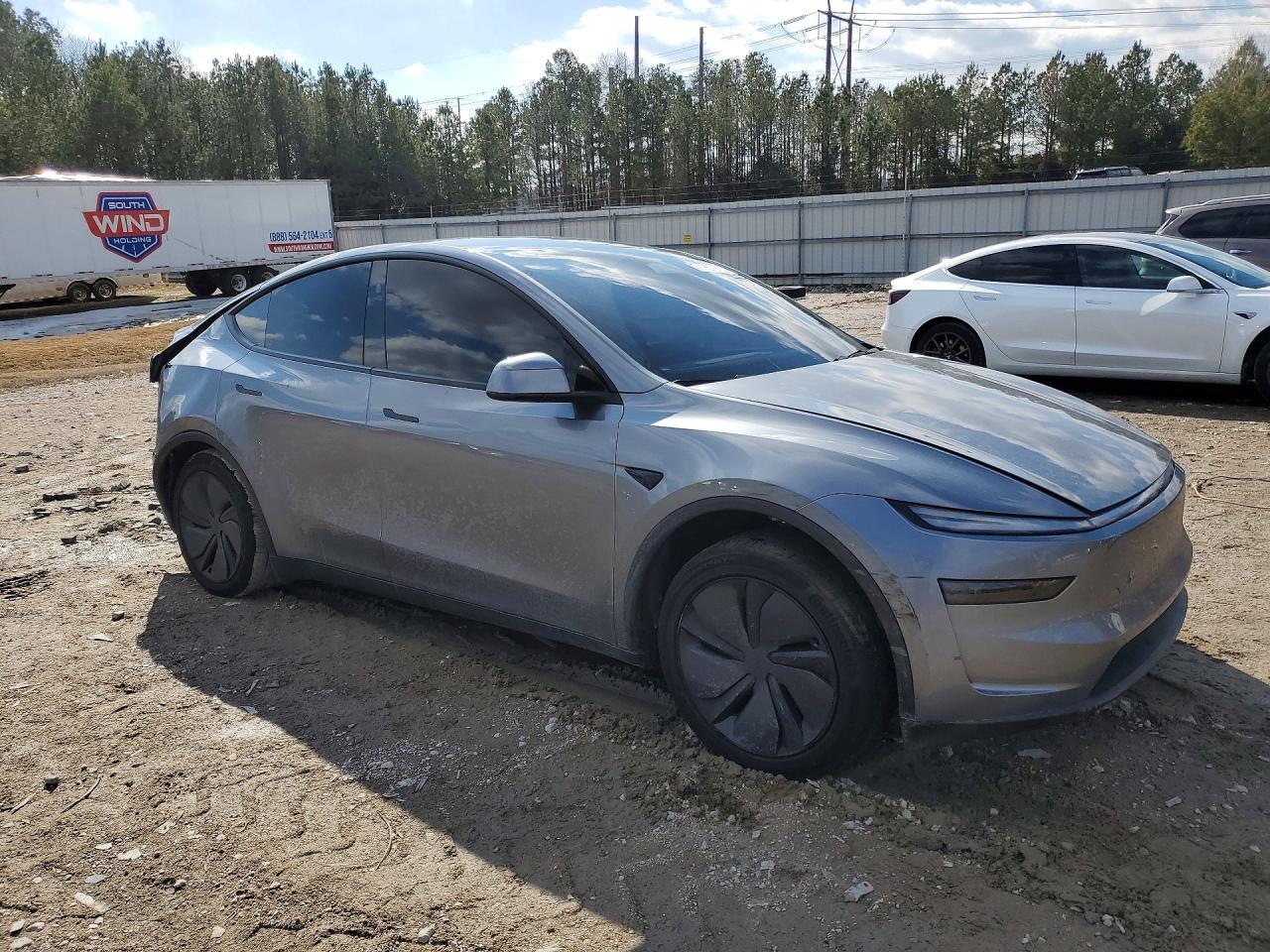 2026 Tesla Model Y - Фото 4