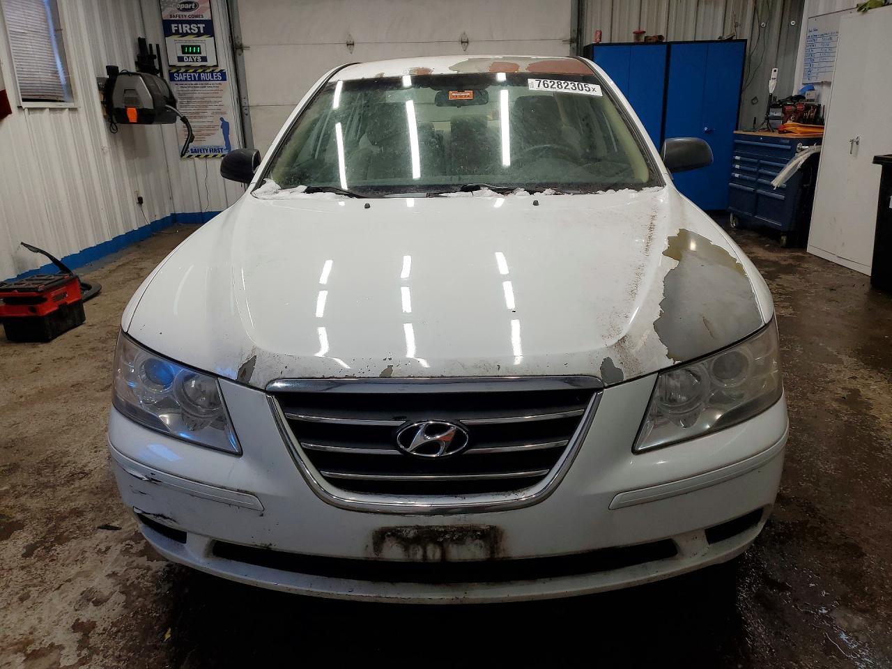 2010 Hyundai Sonata - Image 5