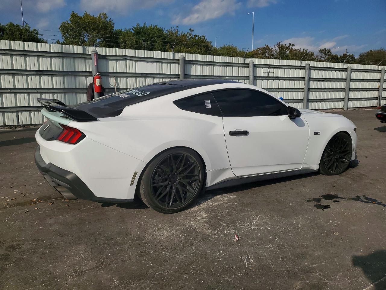 2025 Ford Mustang Gt - Image 3