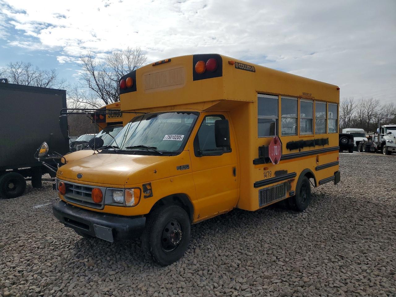 2001 Ford Econoline - Image 2