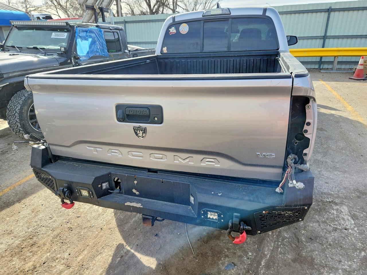 2017 Toyota Tacoma Sr5 V6 - Image 6