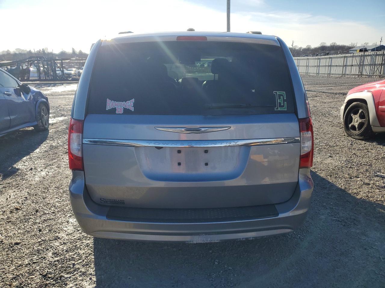 2016 Chrysler Town & Country Touring - Фото 6