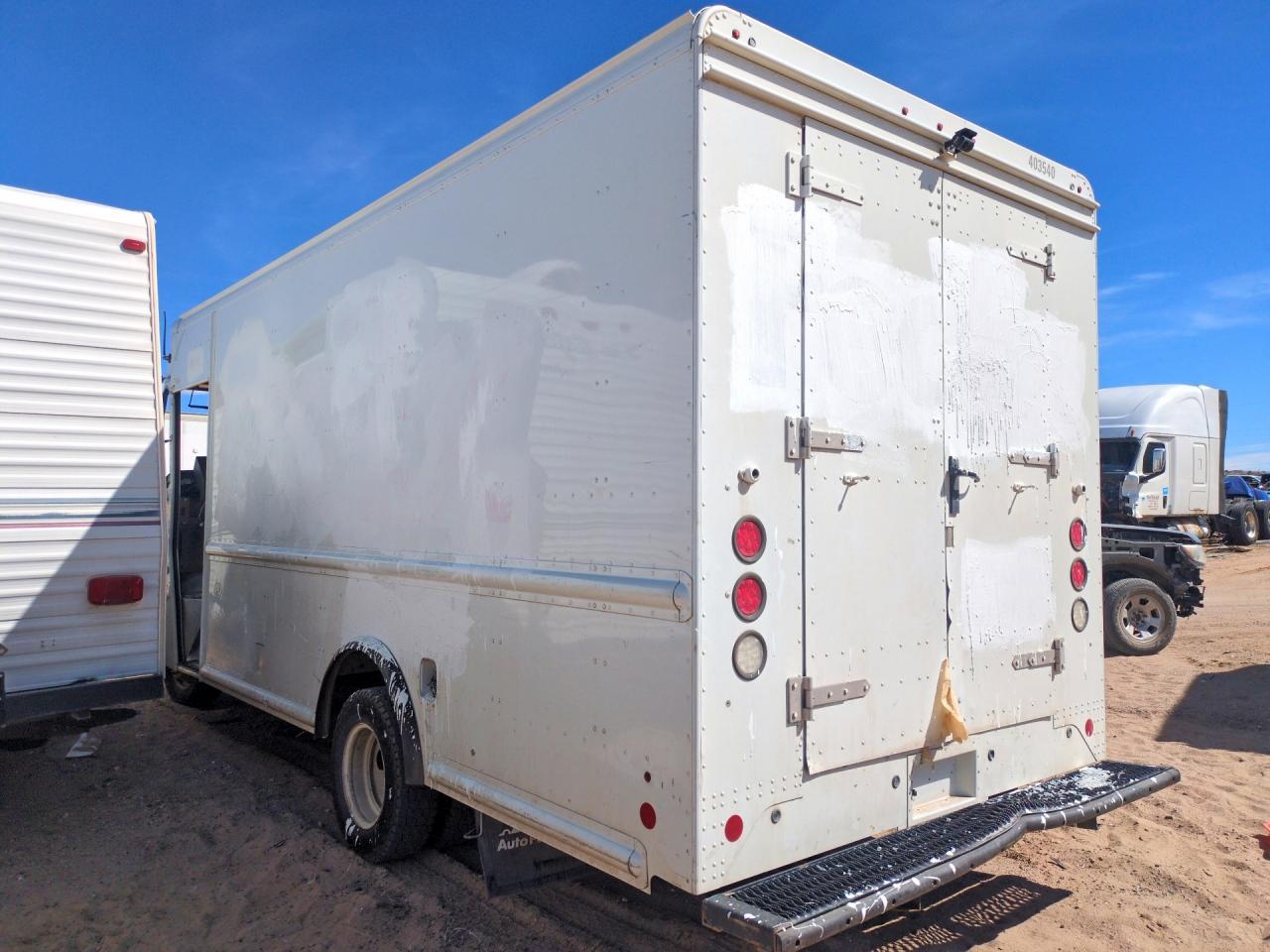 2017 Ford E450 Delivery Van - Фото 2