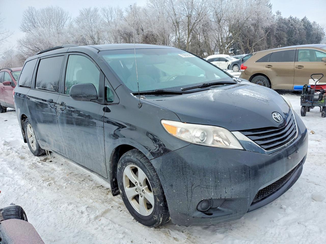 2013 Toyota Sienna Le - Image 4
