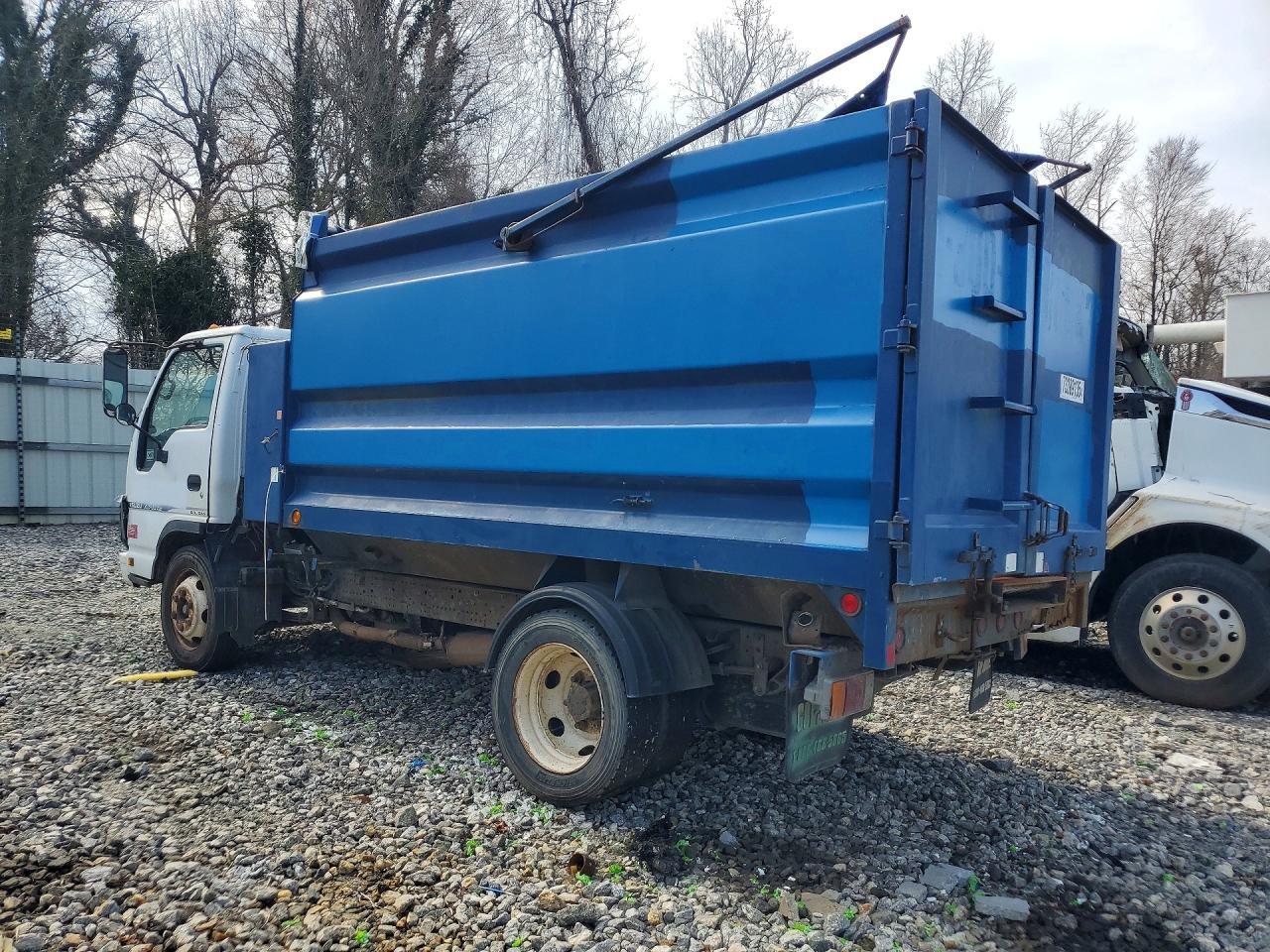 2007 Isuzu Npr Refuse Truck - Фото 2