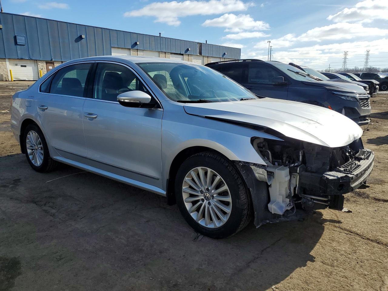 2016 Volkswagen Passat Se - Фото 4